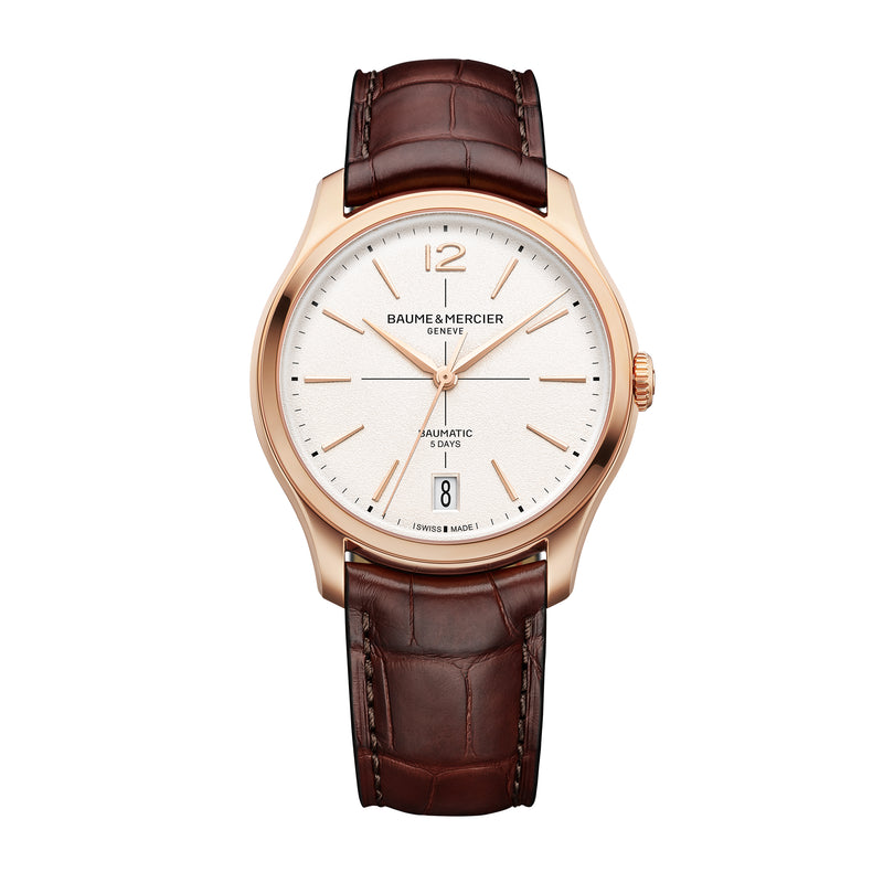 Baume & Mercier: Clifton 10802 - Orologio automatico da uomo con cassa in oro rosa da 39MM, quadrante bianco e cinturino in alligatore marrone.