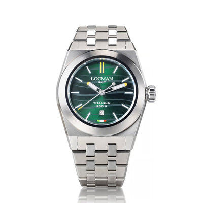 Orologio Locman Stealth Titanio con Cassa in titanio da 42MM, Cinturino in titanio, Quadrante Verde Sunray con data a ore 6 e Movimento solo tempo al quarzo.