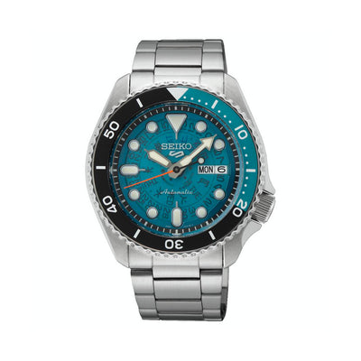 5 SPORTS TIME SONAR è l'orologio Seiko ispirato allo storico archivio del marchio. Ha una cassa in acciaio da 42,5 mm, quadrante verde acqua trasparente, cinturino in acciaio e movimento automatico.
