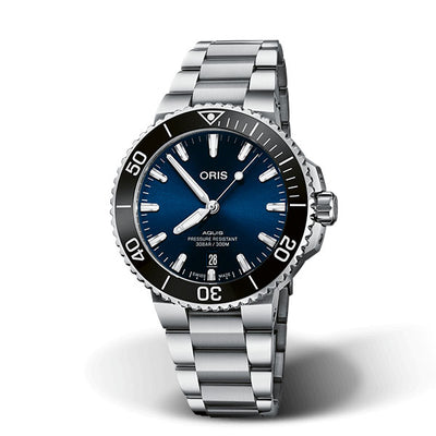 Orologio Aquis Calibre 400 da uomo con quadrante blu, ghiera nera rotante e cinturino in acciaio. Cassa da 41.5MM con Movimento Automatico sviluppato da Oris.