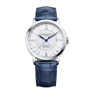 Classima 10272 con doppio fuso orario e cinturino in pelle blu. Un Orologio con Cassa da 42MM e Movimento Automatico di manifattura Baume & Mercier.