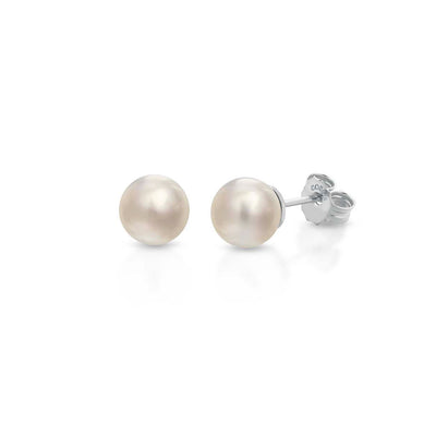 Orecchini da lobo in Oro bianco e le Perle giapponesi Akoya. Diametro della perla: 5.5/6 mm. Un gioiello Made in Italy prodotto da Coscia.