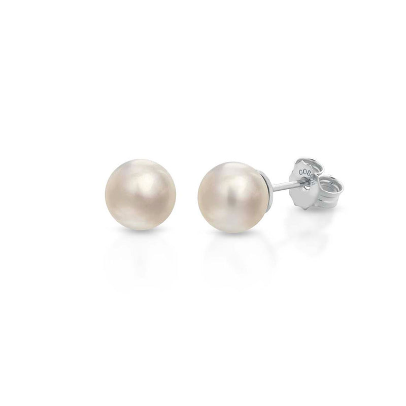 Orecchini da lobo in Oro bianco e le Perle giapponesi Akoya. Diametro della perla: 7/7.5 mm. Un gioiello Made in Italy prodotto da Coscia.
