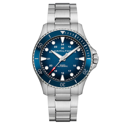 Orologio Khaki Navy Scuba da uomo con Cassa in acciaio da 43MM, Ghiera in ceramica blu e Quadrante blu. Cinturino in acciaio e  Movimento automatico sviluppato da Hamilton.