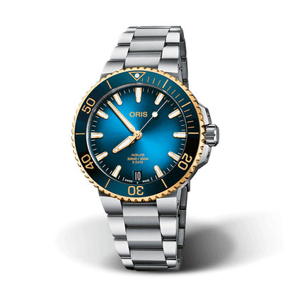 Orologio Aquis Calibre 400 da uomo con quadrante blu sfumato, ghiera in oro giallo e cinturino in acciaio. Cassa da 41.5MM con Movimento Automatico sviluppato da Oris.